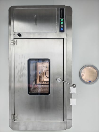 UV222 Pass-Through Box σε λειτουργία, με κλειστές πόρτες
